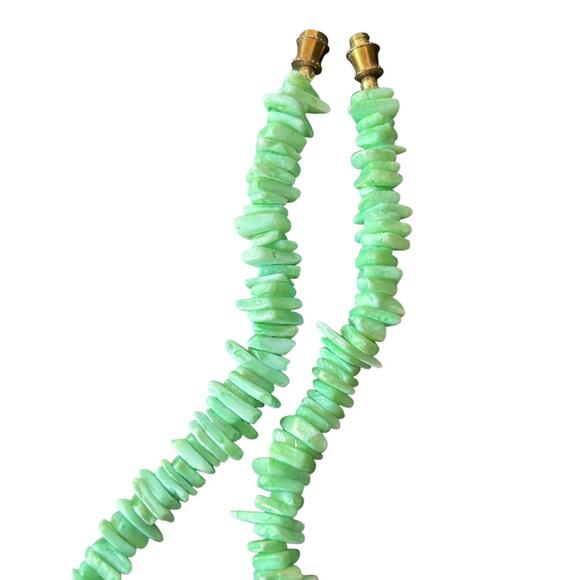 Vintage Spring Green Pukka Chip Bead Necklace Barrel Clasp 16 Inch - Picture 4 of 5